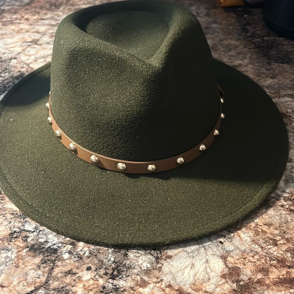 NWT woman hat
